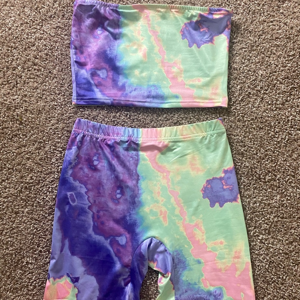 Two Piece Set. - Picture 3 of 3